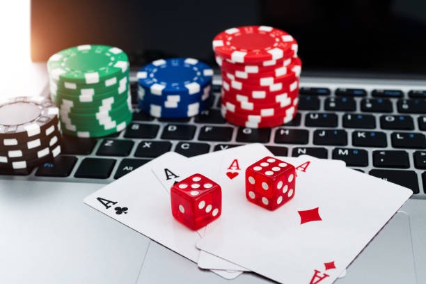 Live croupier at sevenslot77 French Roulette table with HD camera feed